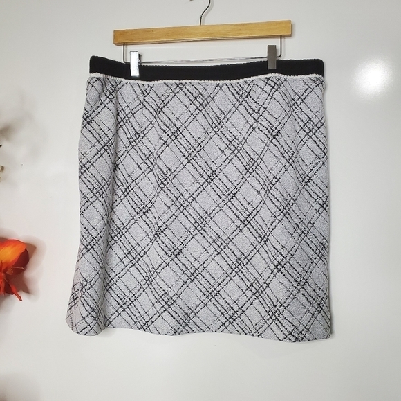 Karl Langerfeld skirt - Picture 2 of 8